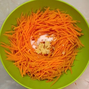 Морковь по-корейски с приправой Морковь по-корейски с приправой