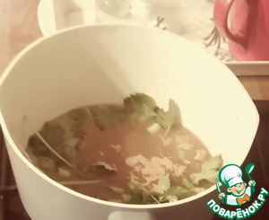 Морской лещ с зелёным луком, имбирем