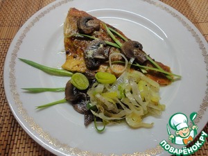 Морской окунь с грибами и пореем Морской окунь с грибами и пореем