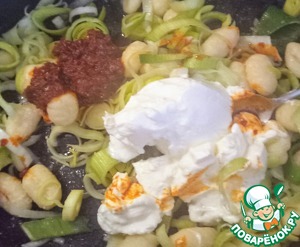 Ньюки с луком-пореем и харисой Ньюки с луком-пореем и харисой