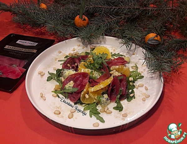 Новогодний салат мандариновый с сыровяленой индейкой Новогодний салат мандариновый с сыровяленой индейкой