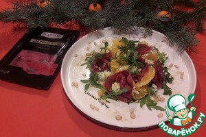 Новогодний салат мандариновый с сыровяленой индейкой Новогодний салат мандариновый с сыровяленой индейкой