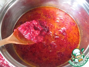 Облепиховый сок с сахаром и клюквой