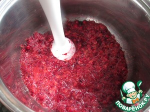 Облепиховый сок с сахаром и клюквой