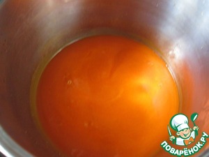 Облепиховый сок с сахаром и клюквой