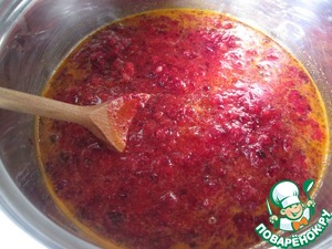 Облепиховый сок с сахаром и клюквой