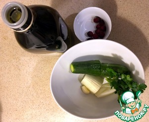 Огурцы с клюквой и запеченным яблоком Огурцы с клюквой и запеченным яблоком