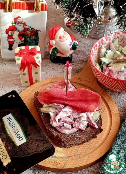 Огуречный салат с сыровяленой индейкой Огуречный салат с сыровяленой индейкой