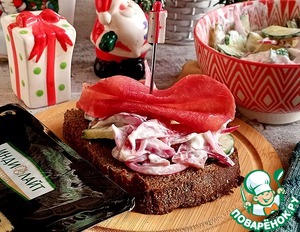 Огуречный салат с сыровяленой индейкой Огуречный салат с сыровяленой индейкой