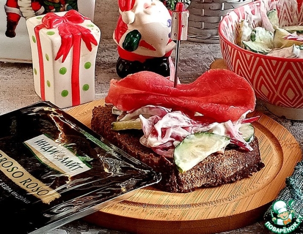 Огуречный салат с сыровяленой индейкой Огуречный салат с сыровяленой индейкой