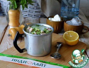 Окрошка с редькой и минеральной водой