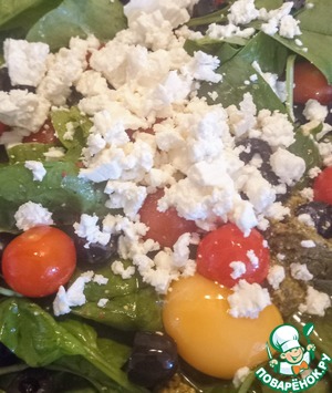 Омлет со шпинатом, песто и маслинами Омлет со шпинатом, песто и маслинами