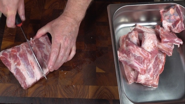 Отличительный вкусовой опыт: свиные рёбрышки, зачаровывающе запечённые под ароматным маринадом Отличительный вкусовой опыт: свиные рёбрышки, зачаровывающе запечённые под ароматным маринадом