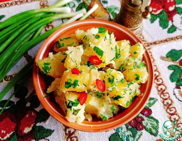 Отварной картофель с сезонной зеленью