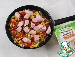Овощное рагу с сосисками из индейки