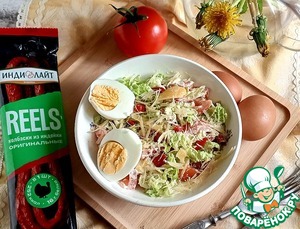 Овощной салат с колбасными снеками Овощной салат с колбасными снеками