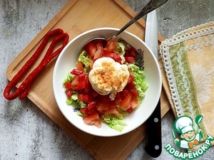 Овощной салат с колбасными снеками Овощной салат с колбасными снеками