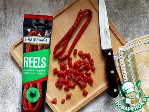 Овощной салат с колбасными снеками Овощной салат с колбасными снеками