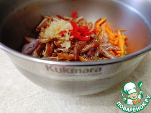 Овощной салат с копчеными свиными ушами