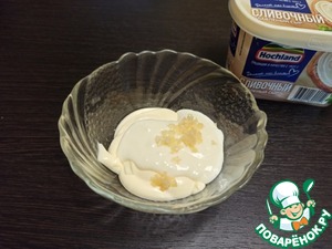 Овощной салат с сырно-чесночной заправкой