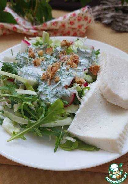 Овощной салат с вареным адыгейским сыром Овощной салат с вареным адыгейским сыром