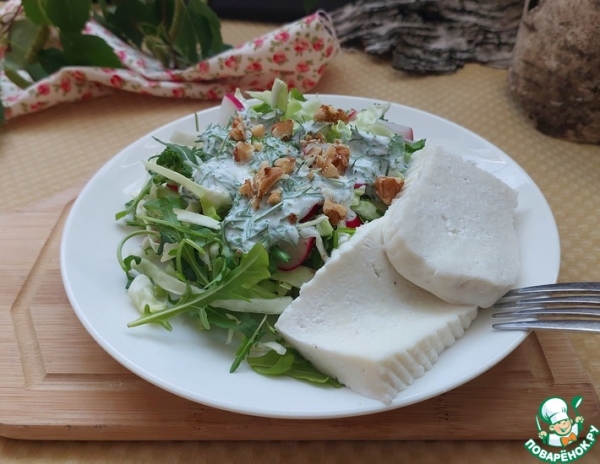 Овощной салат с вареным адыгейским сыром Овощной салат с вареным адыгейским сыром