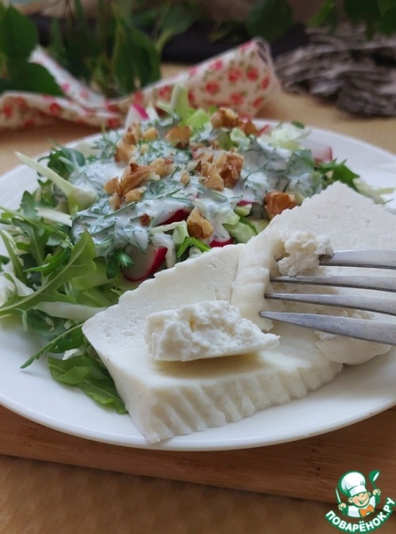 Овощной салат с вареным адыгейским сыром Овощной салат с вареным адыгейским сыром