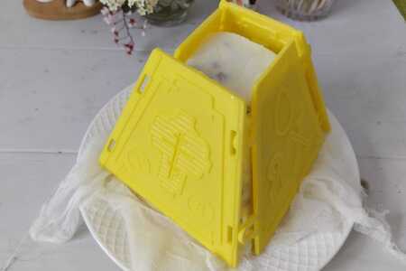 Пасха со сгущенным молоком и сушеной земляникой