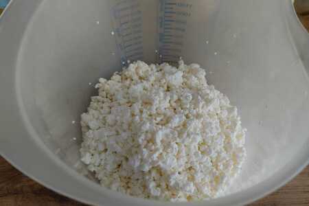 Пасха со сгущенным молоком и сушеной земляникой