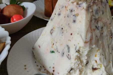 Пасха со сгущенным молоком и сушеной земляникой