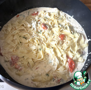Паста с креветками в сырном соусе
