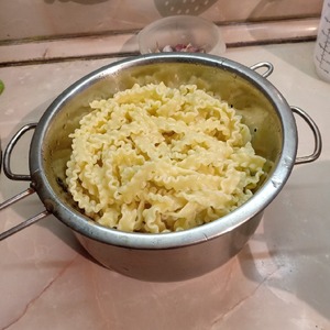 Паста с куриным филе и шампиньонами Паста с куриным филе и шампиньонами