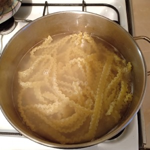 Паста с куриным филе и шампиньонами Паста с куриным филе и шампиньонами