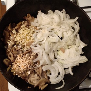 Паста с куриным филе и шампиньонами Паста с куриным филе и шампиньонами