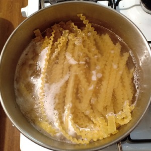 Паста с куриным филе и шампиньонами Паста с куриным филе и шампиньонами