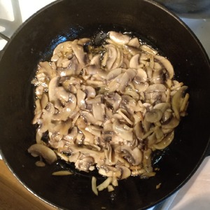 Паста с куриным филе и шампиньонами Паста с куриным филе и шампиньонами