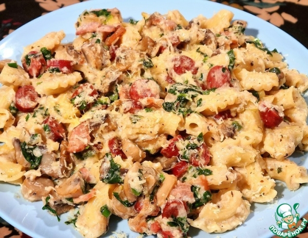 Паста с охотничьми колбасками, шпинатом и шампиньонами Паста с охотничьми колбасками, шпинатом и шампиньонами