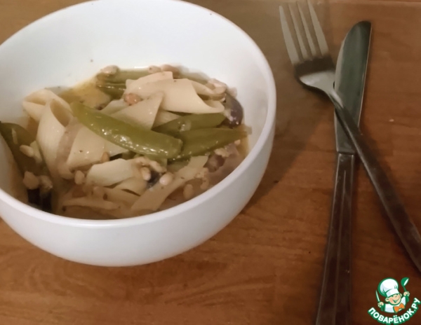 Паста со стручковой фасолью, орешками, пармезаном Паста со стручковой фасолью, орешками, пармезаном