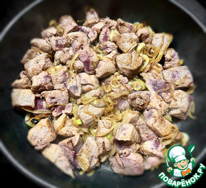 Печень говяжья. Жареная с луком