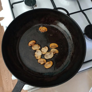 Печеночный торт с грибами