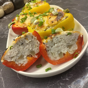 Перец, фаршированный фаршем и грибами Перец, фаршированный фаршем и грибами