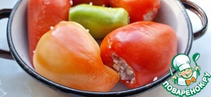 Перец, фаршированный индейкой, яблоками и рисом Перец, фаршированный индейкой, яблоками и рисом