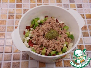 Перец фаршированный тунцом и авокадо Перец фаршированный тунцом и авокадо