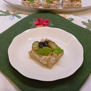 Пикантные канапе с тунцом Пикантные канапе с тунцом