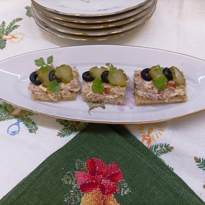 Пикантные канапе с тунцом Пикантные канапе с тунцом