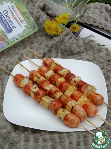 Пикантные шашлычки из сосисок и сыра Пикантные шашлычки из сосисок и сыра