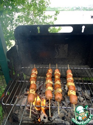 Пикантные шашлычки из сосисок и сыра Пикантные шашлычки из сосисок и сыра