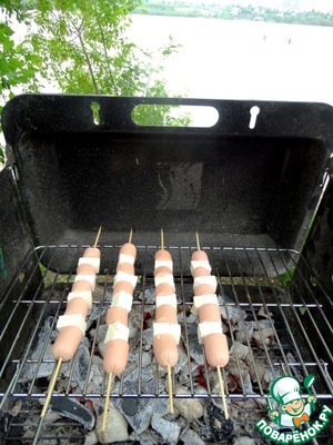 Пикантные шашлычки из сосисок и сыра Пикантные шашлычки из сосисок и сыра