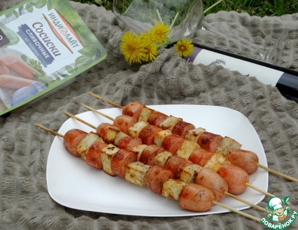 Пикантные шашлычки из сосисок и сыра Пикантные шашлычки из сосисок и сыра