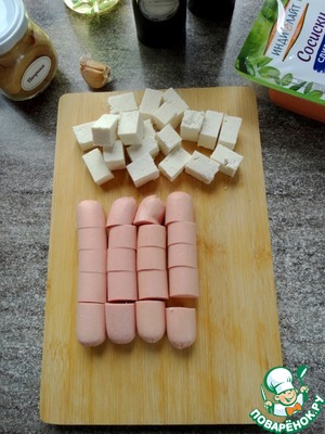 Пикантные шашлычки из сосисок и сыра Пикантные шашлычки из сосисок и сыра